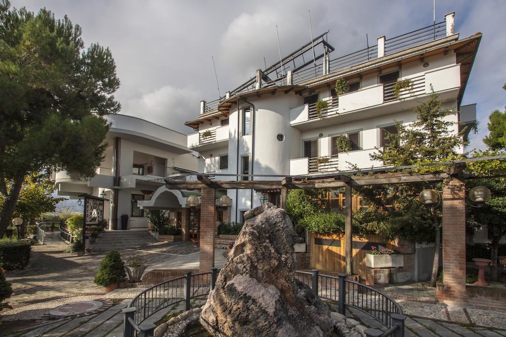 Hotel Ristorante La Bilancia Loreto Aprutino Eksteriør billede