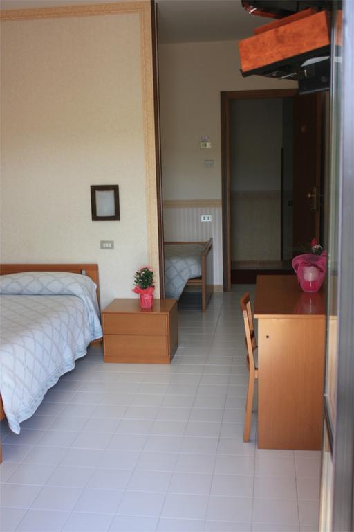 Hotel Ristorante La Bilancia Loreto Aprutino Værelse billede