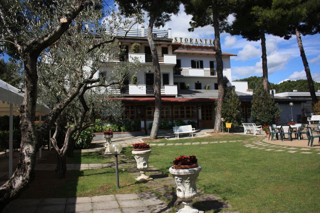 Hotel Ristorante La Bilancia Loreto Aprutino Eksteriør billede