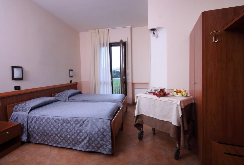 Hotel Ristorante La Bilancia Loreto Aprutino Eksteriør billede